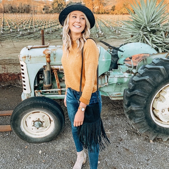 Meet your Posher, Paige - Picture 3 of 7